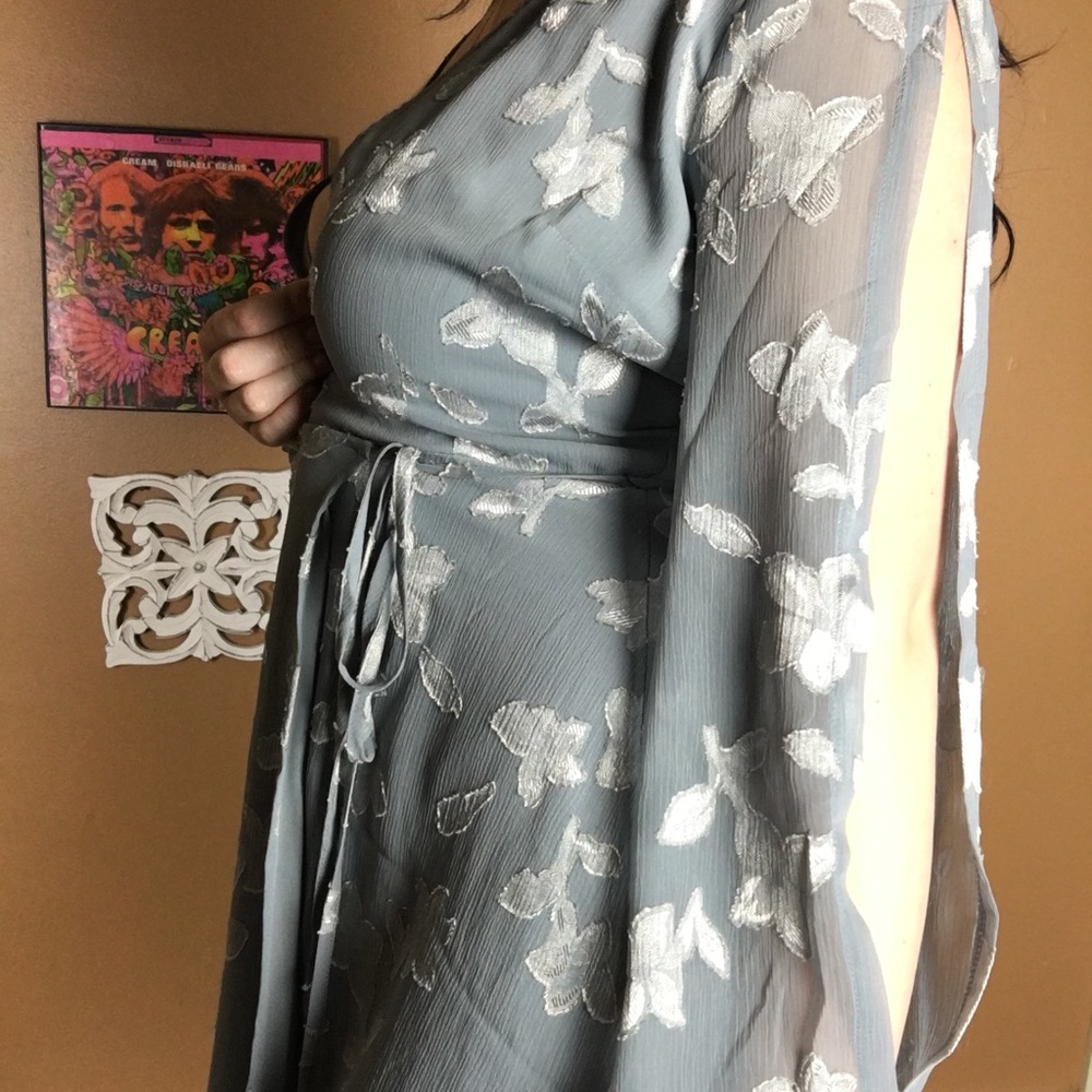 ASTR / Blue Floral Wrap Dress - Picture 6 of 7